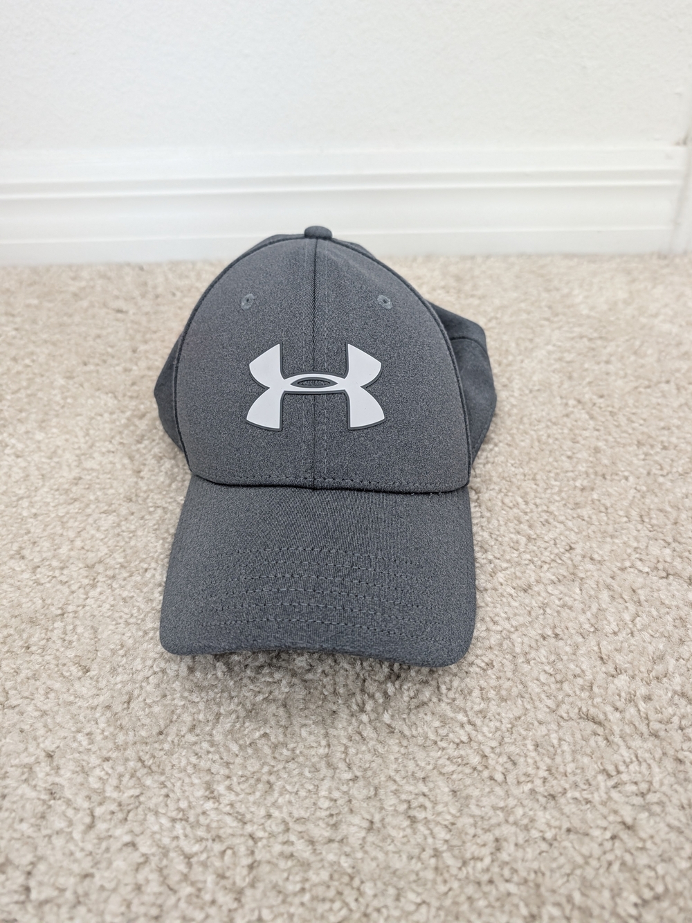 Under Armour Men's Gray Logo Baseball Cap